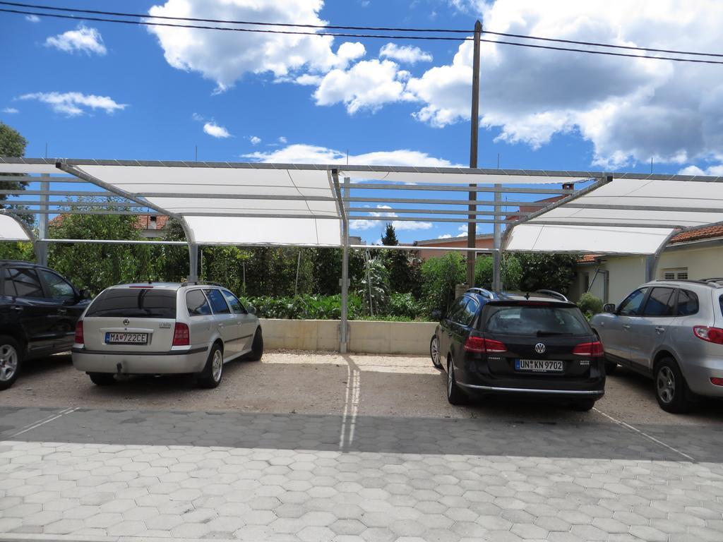 Apartments Tonka Pakostane Ngoại thất bức ảnh